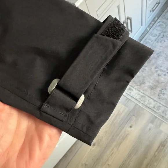 REI black rain jacket, fits like a small- excellent condition - Picture 4 of 5